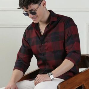 Men regular fit checkered spread collar casual shirt