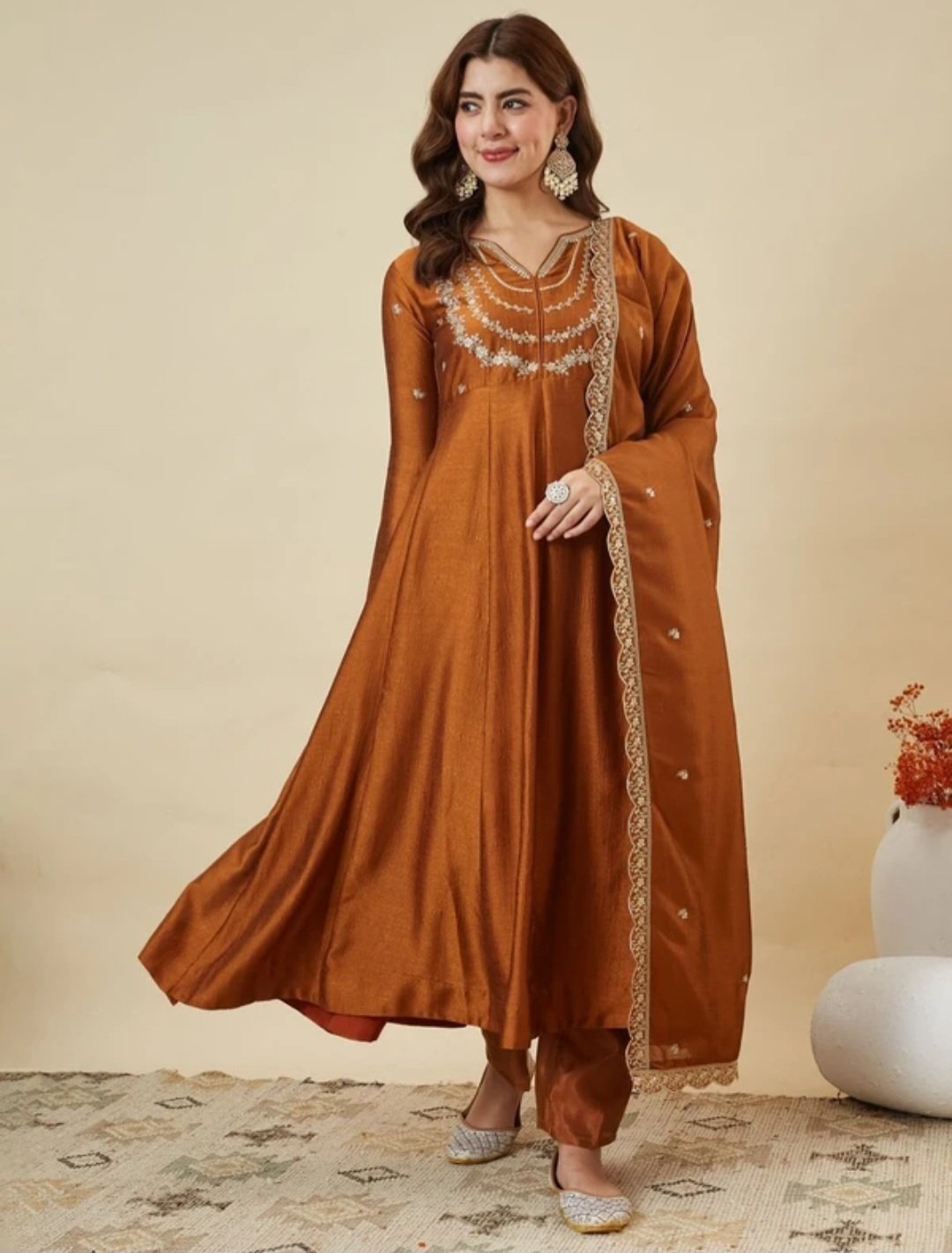 Women silk blend kurta pant Dupatta set - Image 3