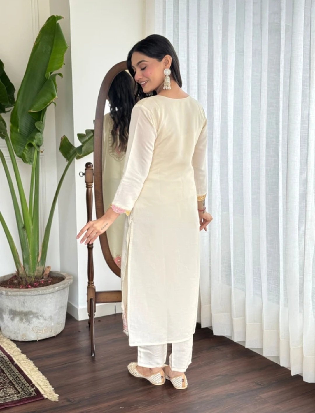 Embroidered kurta trouser pant and Dupatta set - Image 2