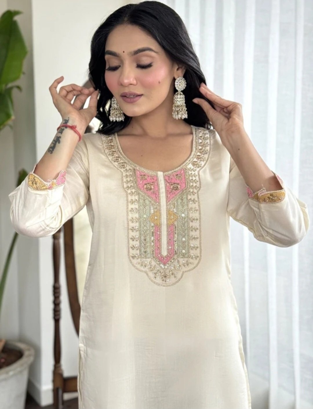 Embroidered kurta trouser pant and Dupatta set - Image 4